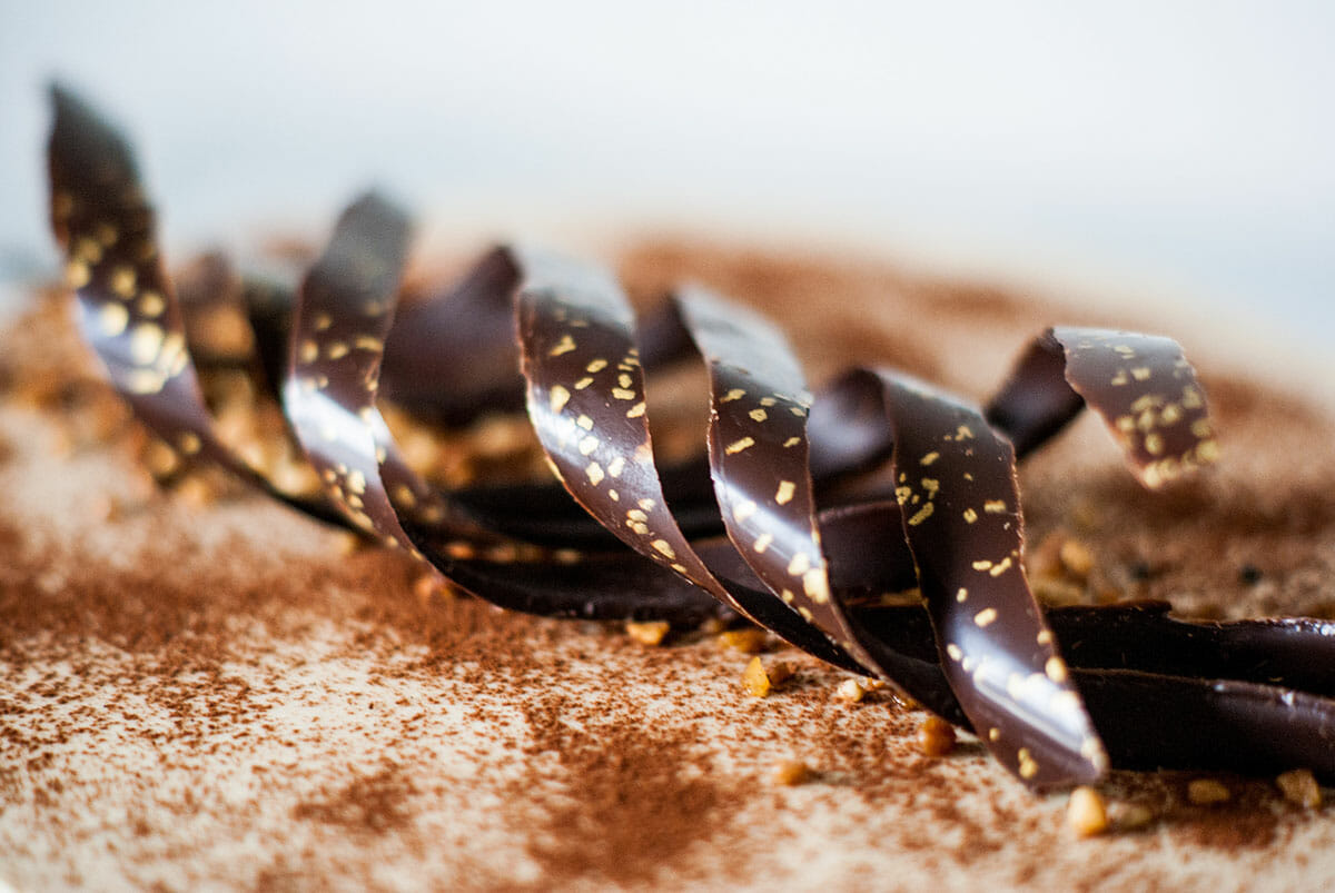 Entremets-Dulcey-Croquant-Pralinoise-Biscuit-Noisette-Lilie-Bakery-2.jpg Décor chocolat entremets - Lilie Bakery