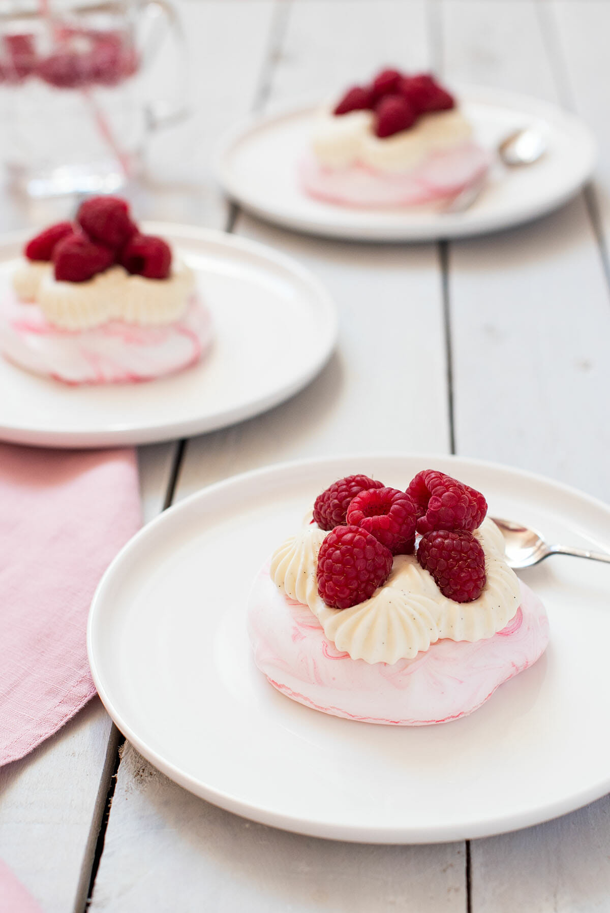 Mini Pavlovas Framboises Chocolat blanc | Lilie Bakery
