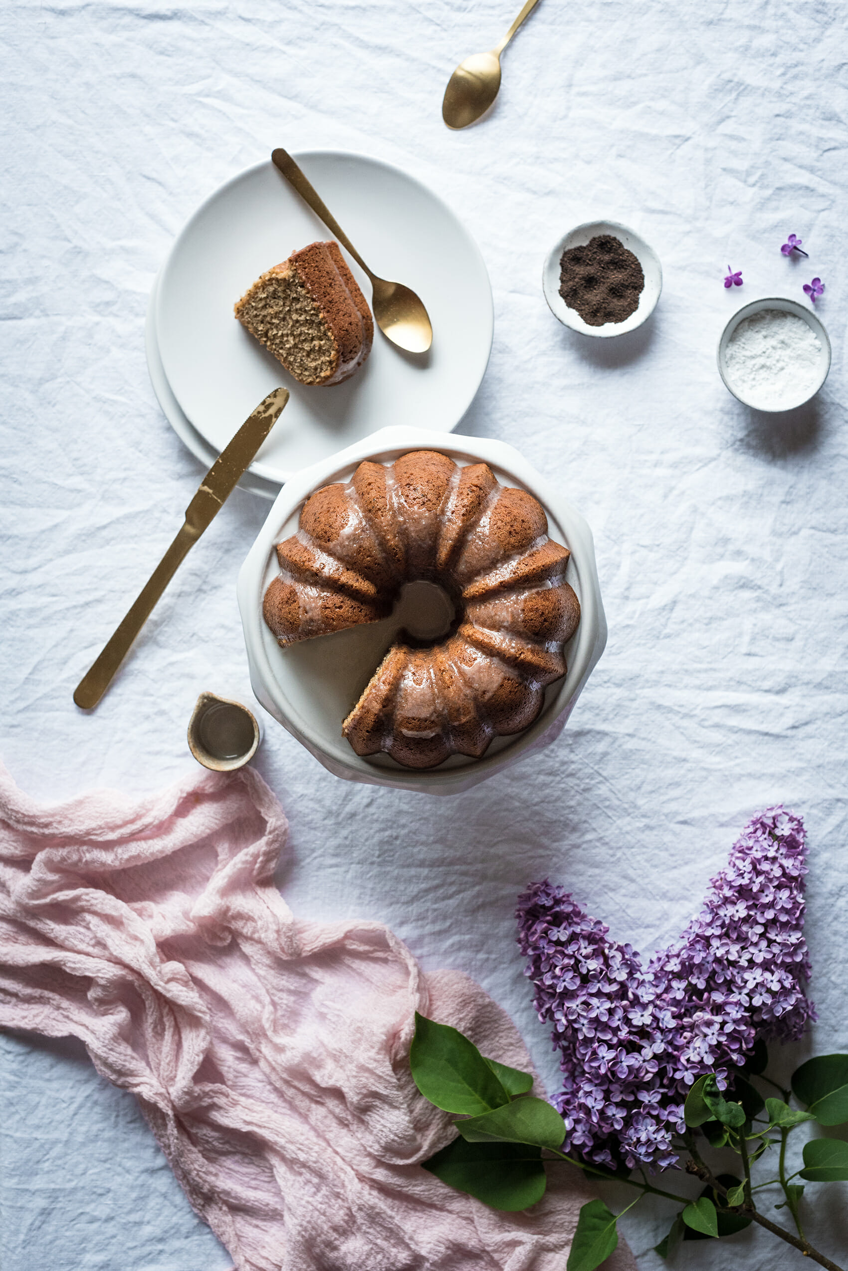 Bundt cake thé earl grey glacage citron - Lilie Bakery