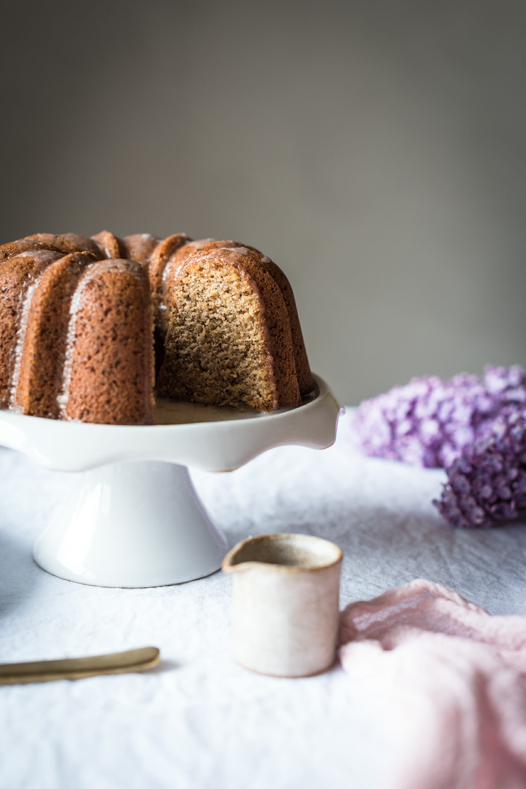 Bundt cake thé earl grey glacage citron - Lilie Bakery