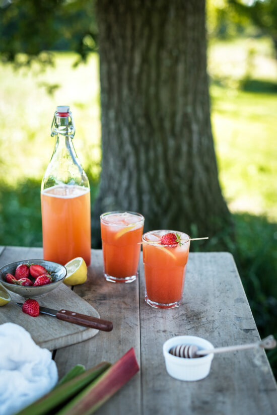Limonade pétillante fraise & rhubarbe