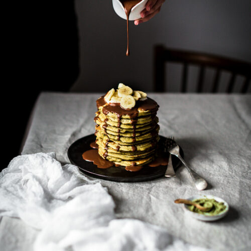 Pancakes thé matcha sauce chocolat - Lilie Bakery