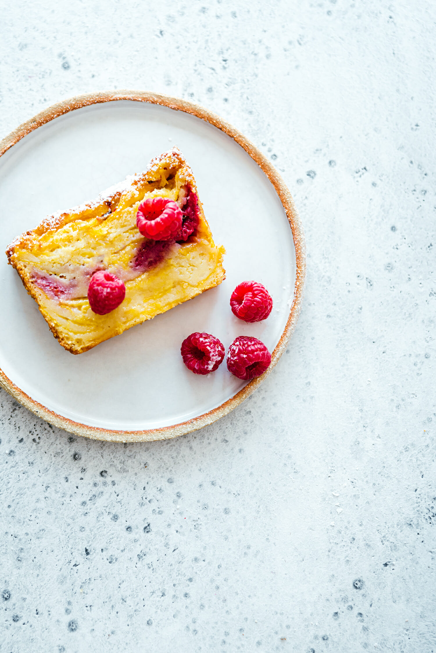 Cake fondant pêches framboise fève tonka - Lilie Bakery