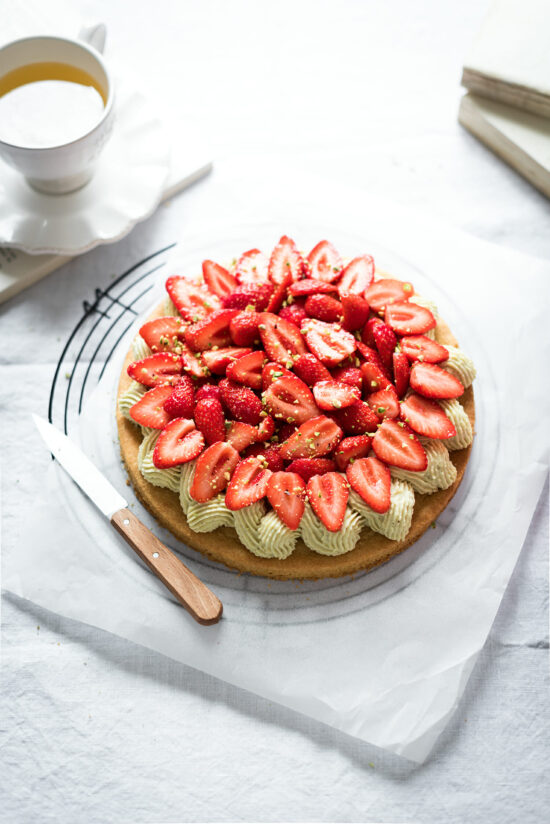 Tarte fraises ganache pistache sablé breton - Lilie Bakery