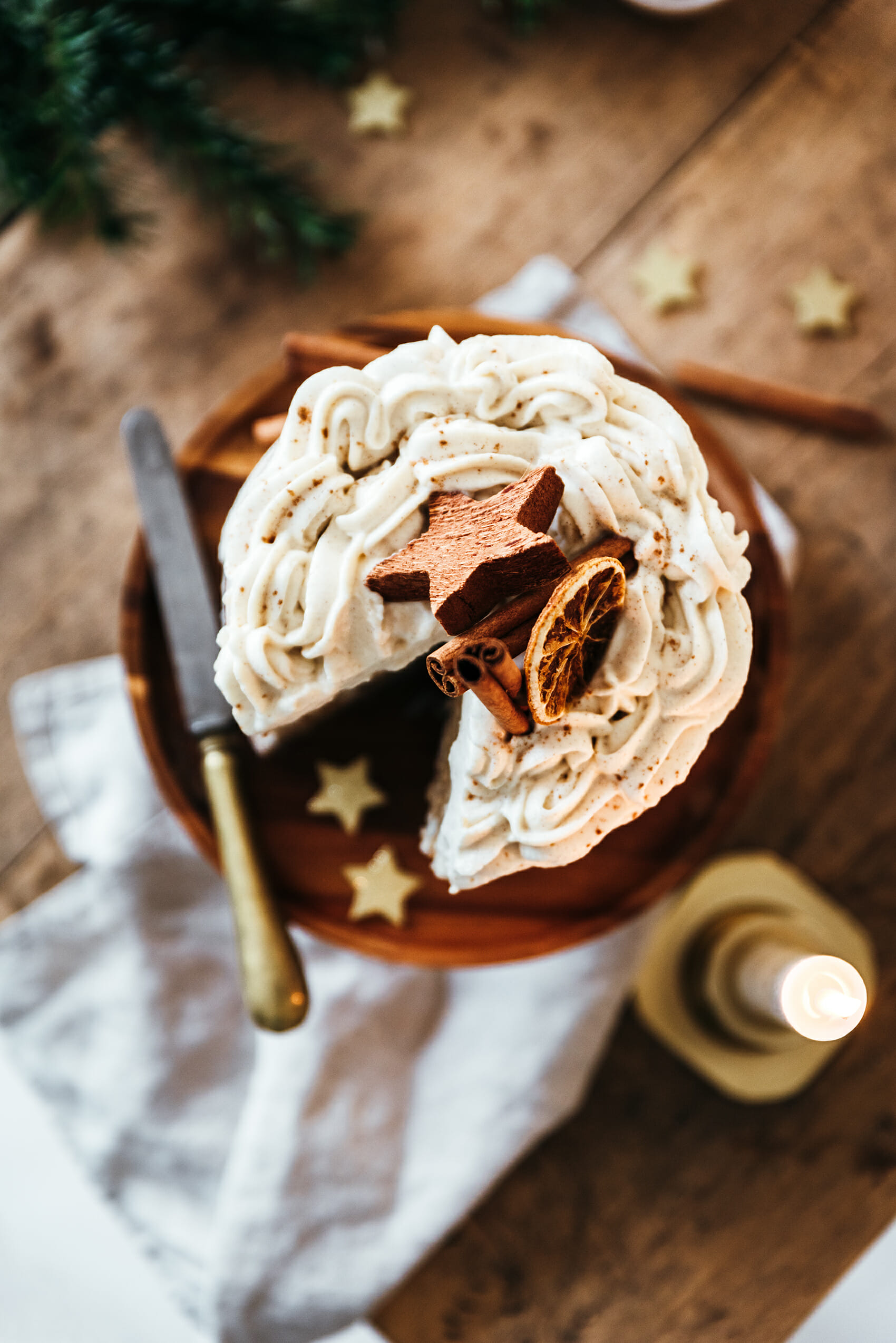 Layer cake pain d'épices glacage cannelle - Lilie Bakery