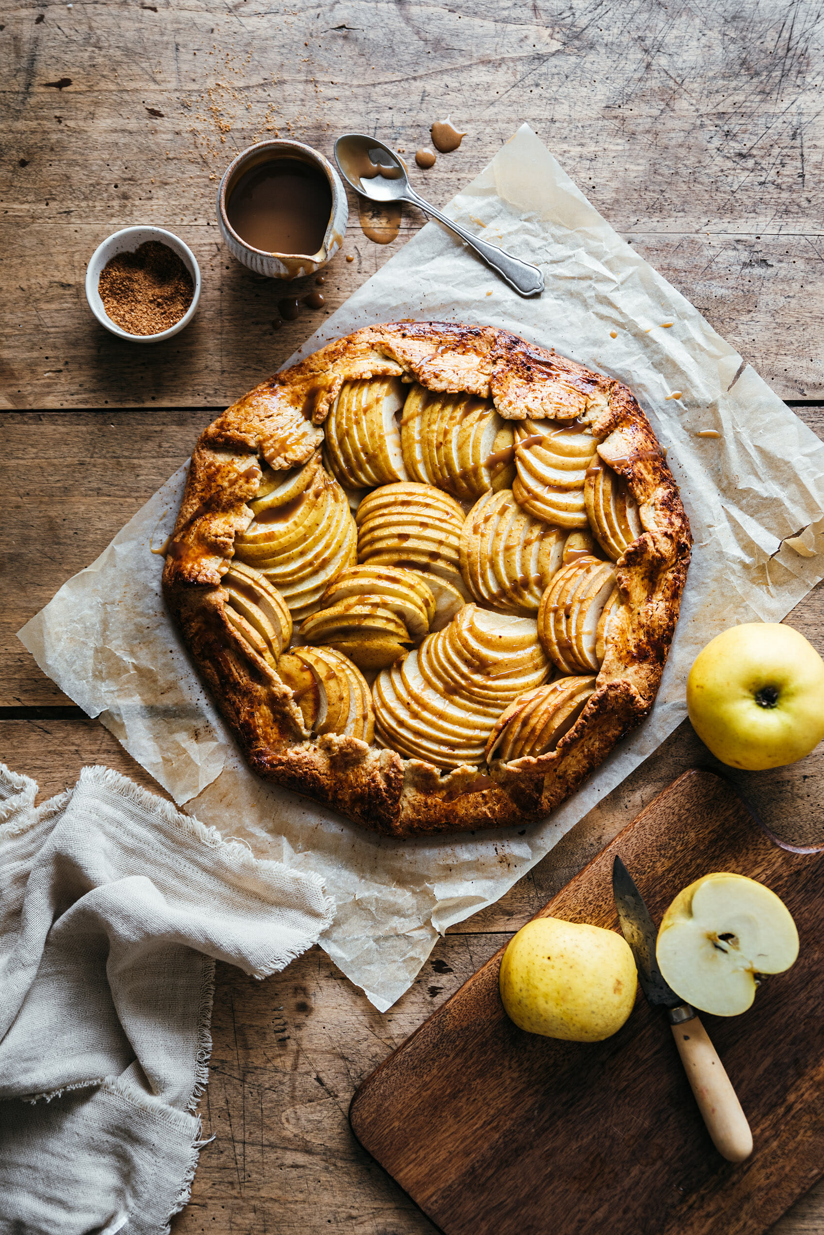 Tarte rustique aux pommes et caramel de coco - Lilie Bakery Tarte rustique aux pommes et caramel de coco - Lilie Bakery