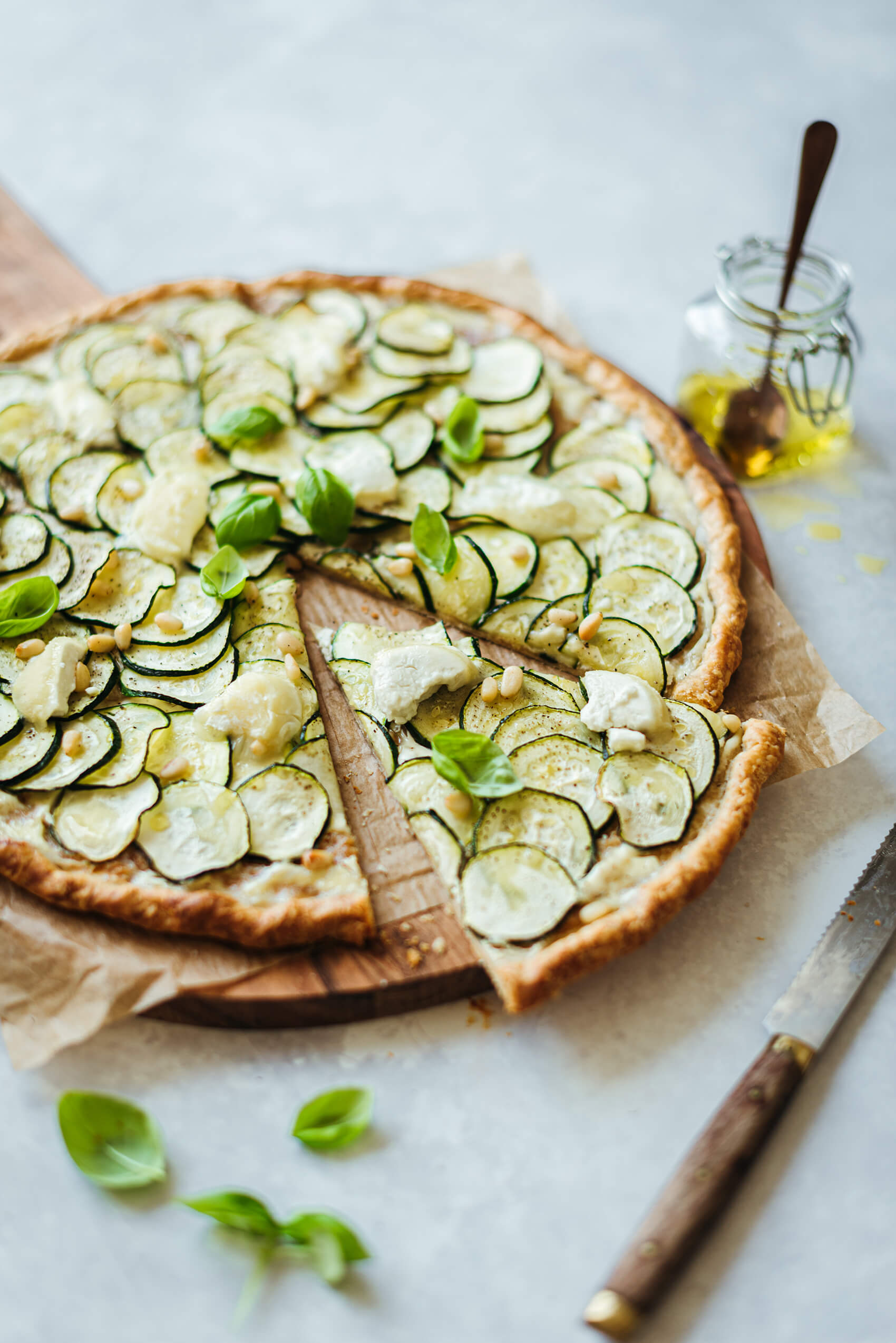 Tarte fine courgettes chèvre basilic - Lilie Bakery