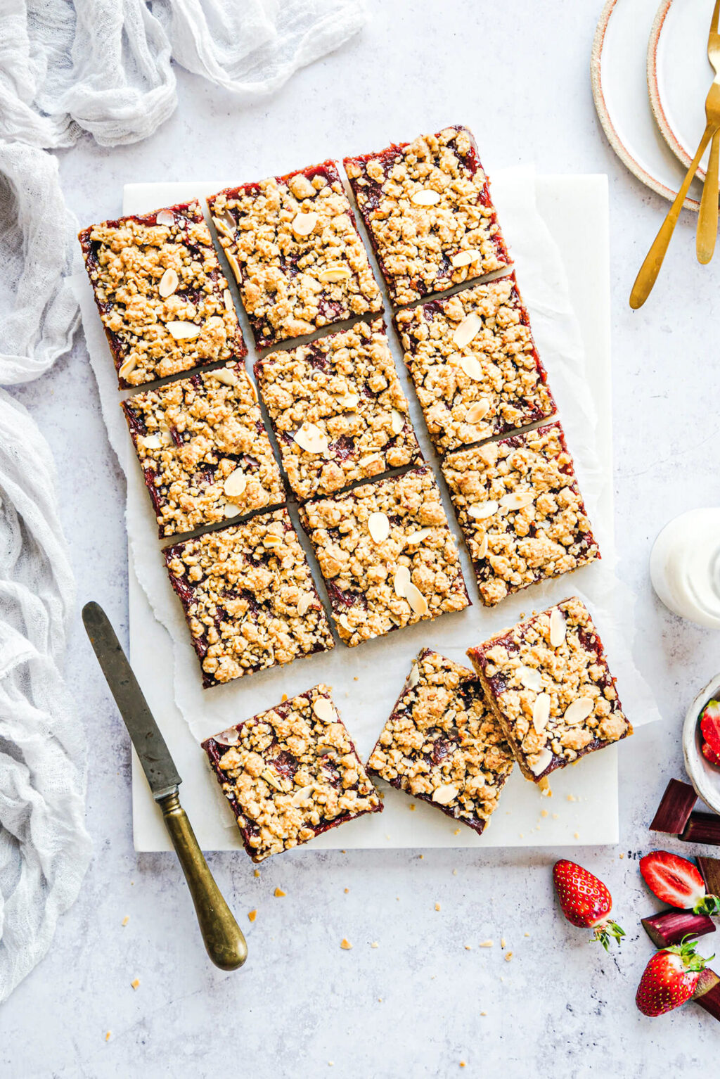Tarte rhubarbe fraise crumble recette - Lilie Bakery