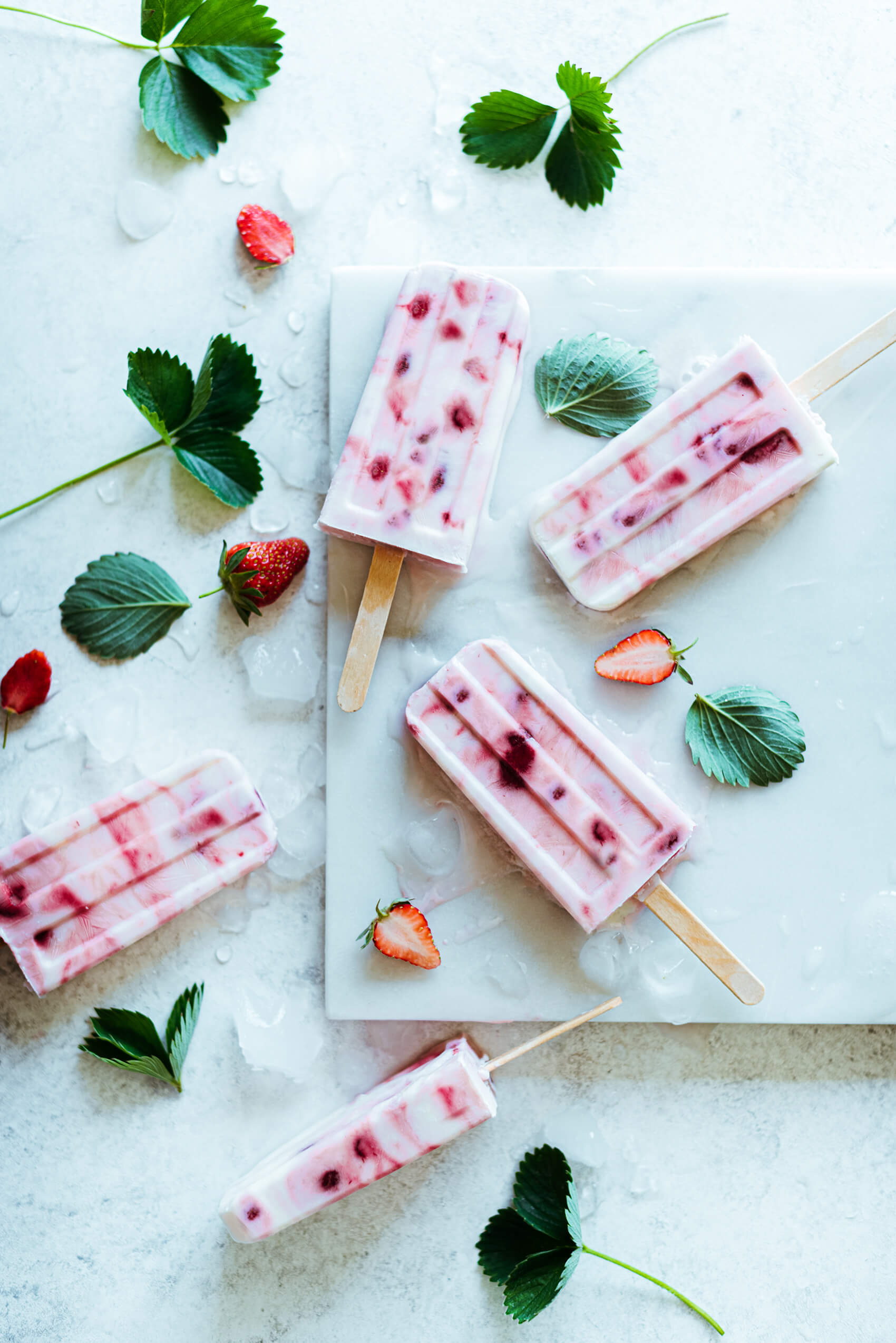 Glaces fraises rôties, yaourt & miel - Lilie Bakery