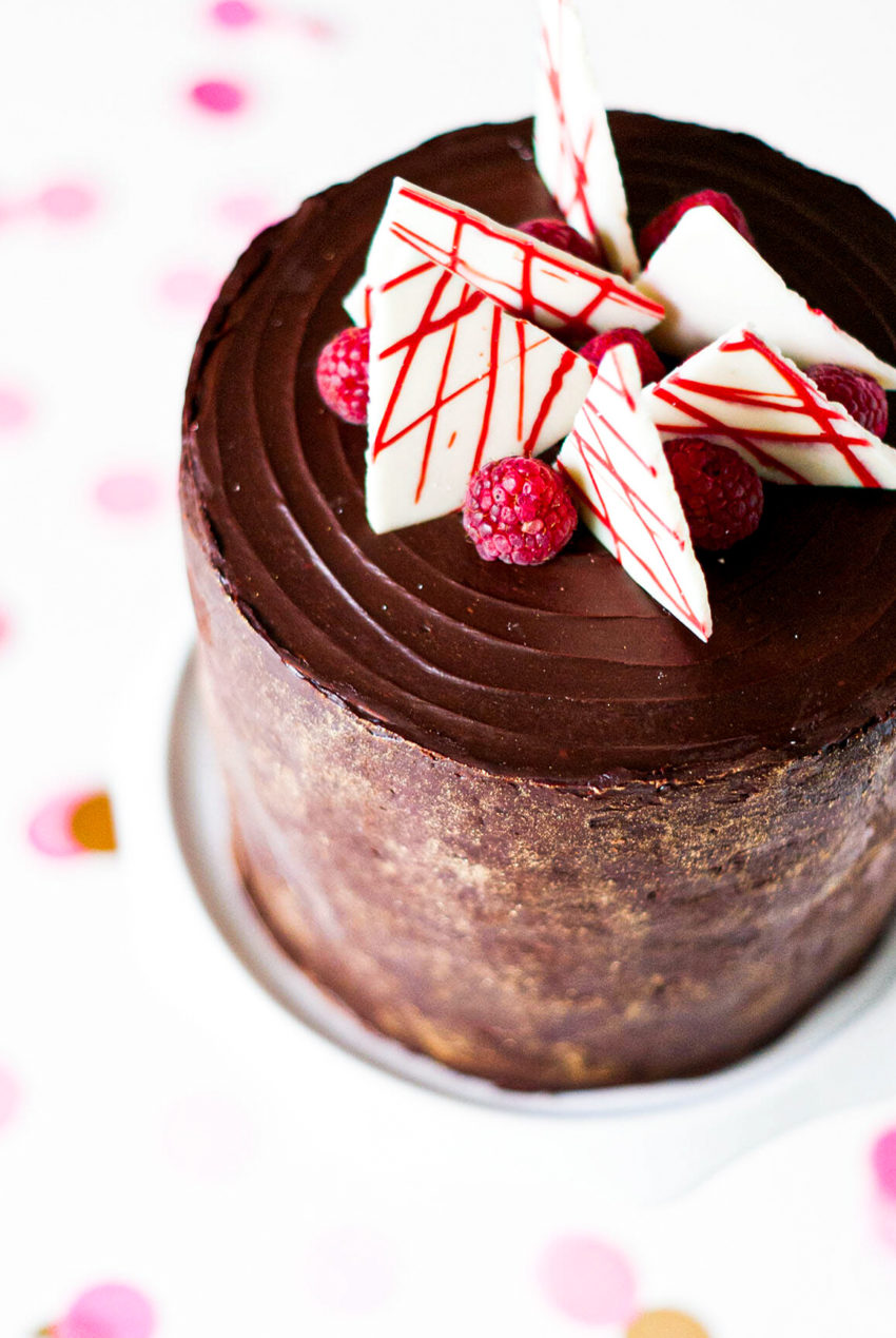 Layer cake chocolat framboise recette gâteau - Lilie Bakery