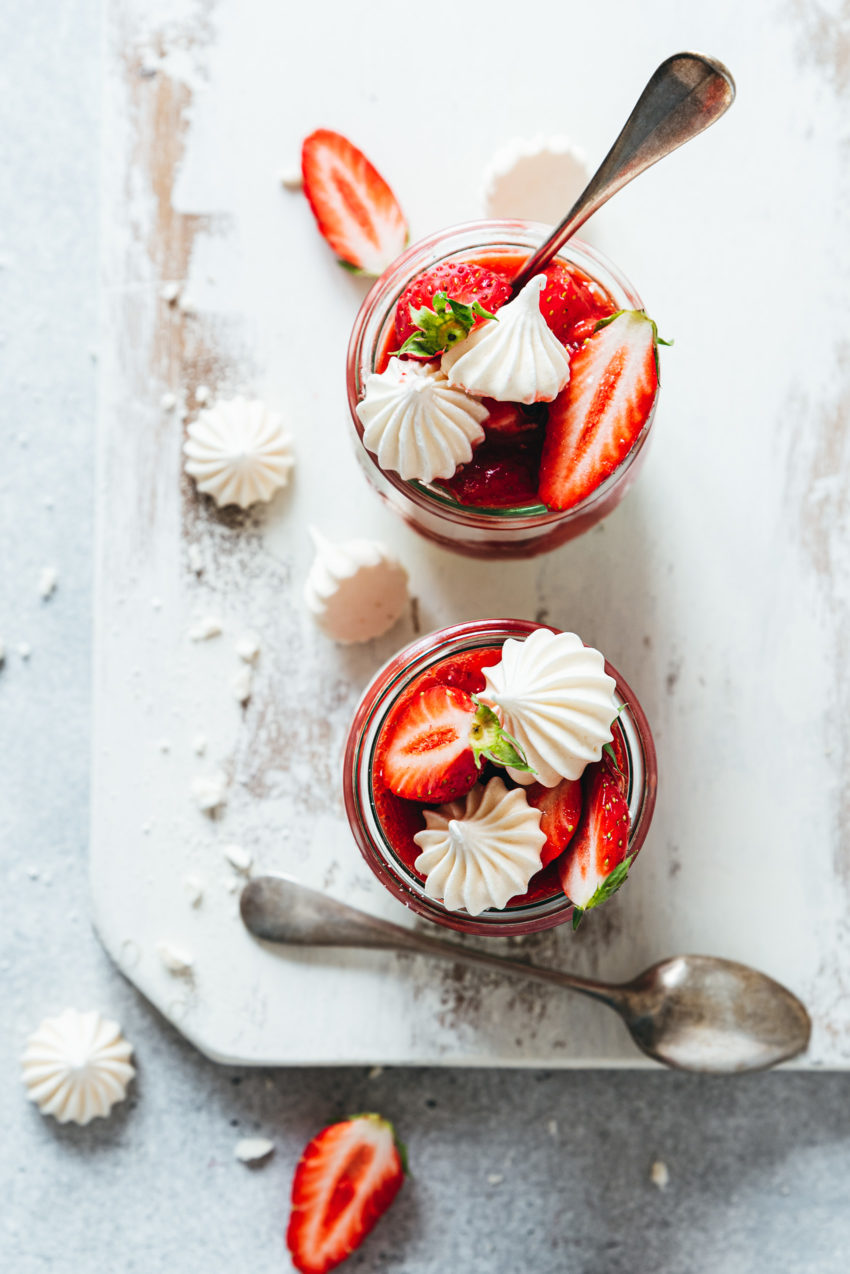 Eton mess aux fraises meringues croquantes - Lilie Bakery