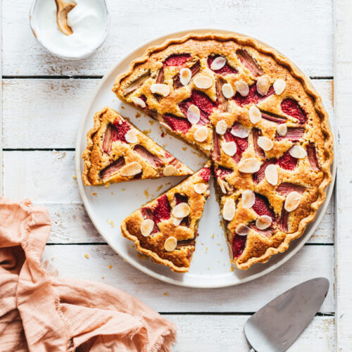 Rhubarb strawberry almond tart - Lilie Bakery