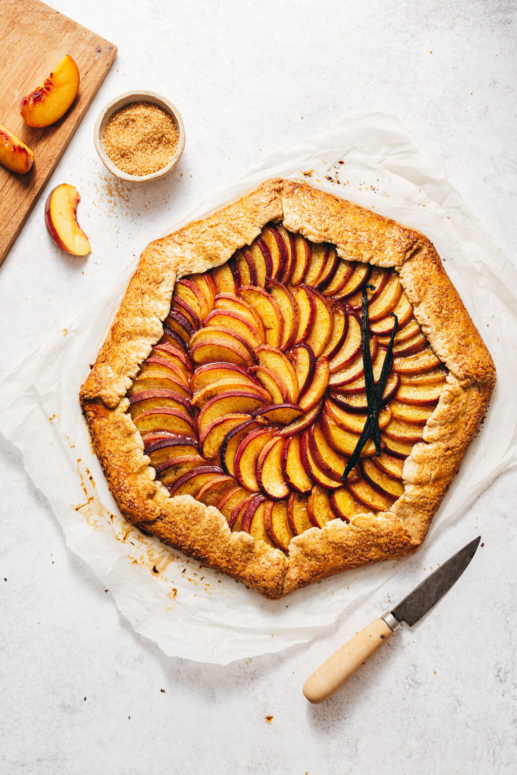 Tarte rustique aux pêches vanille - Lilie Bakery