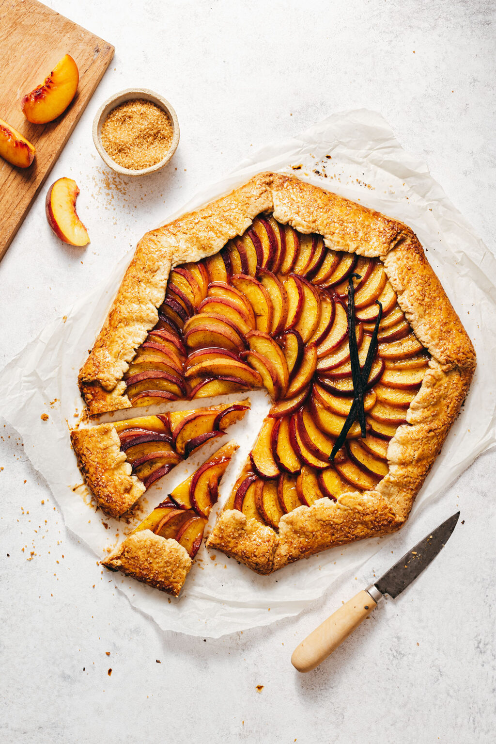 Tarte rustique aux pêches vanille - Lilie Bakery