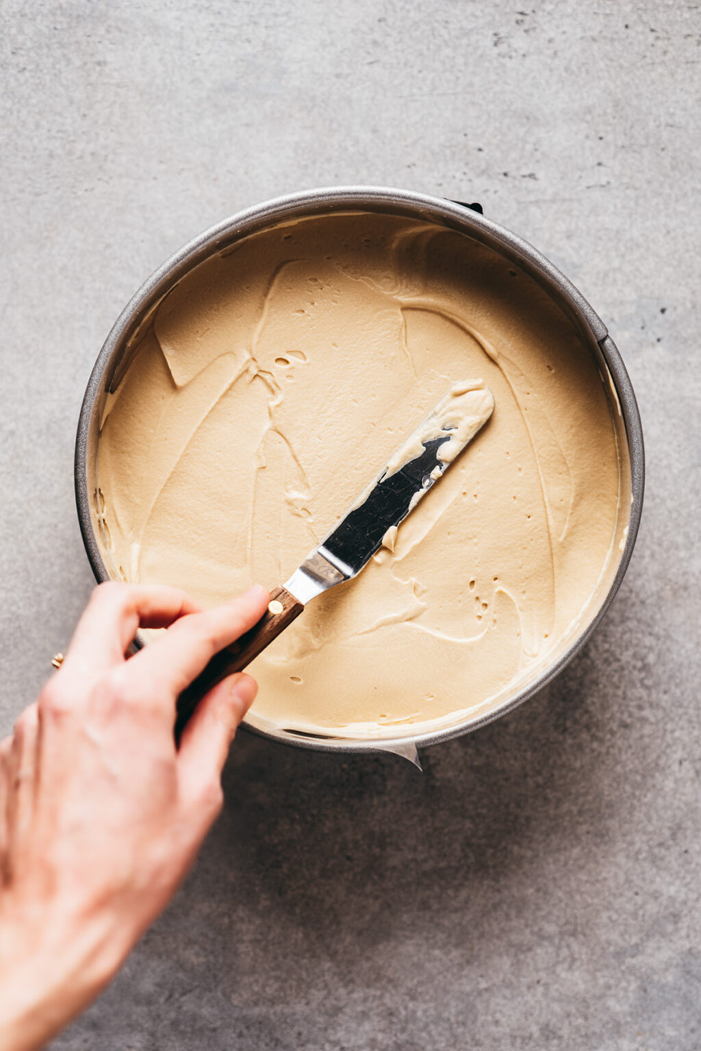 Pas à pas 4 lissage cheesecake speculoos philadephia - Lilie Bakery