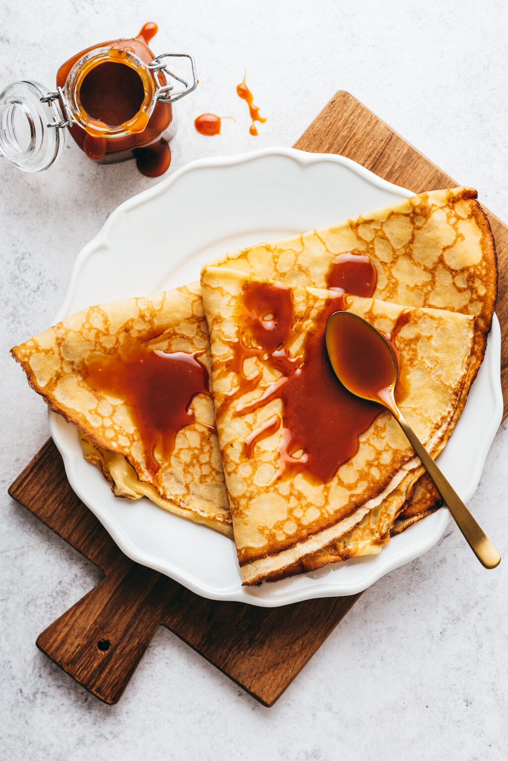 Pancakes with salted butter caramel - Lilie Bakery