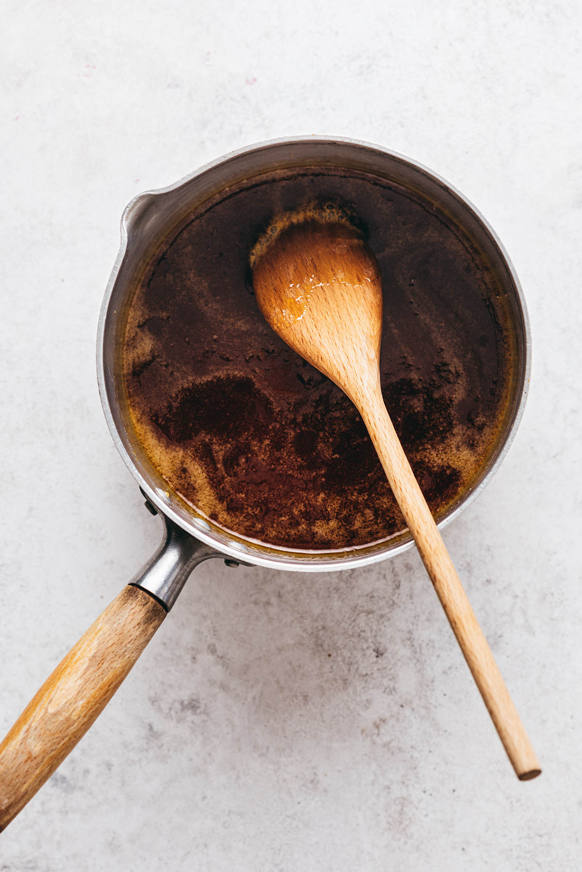 Make homemade caramel - Lilie Bakery