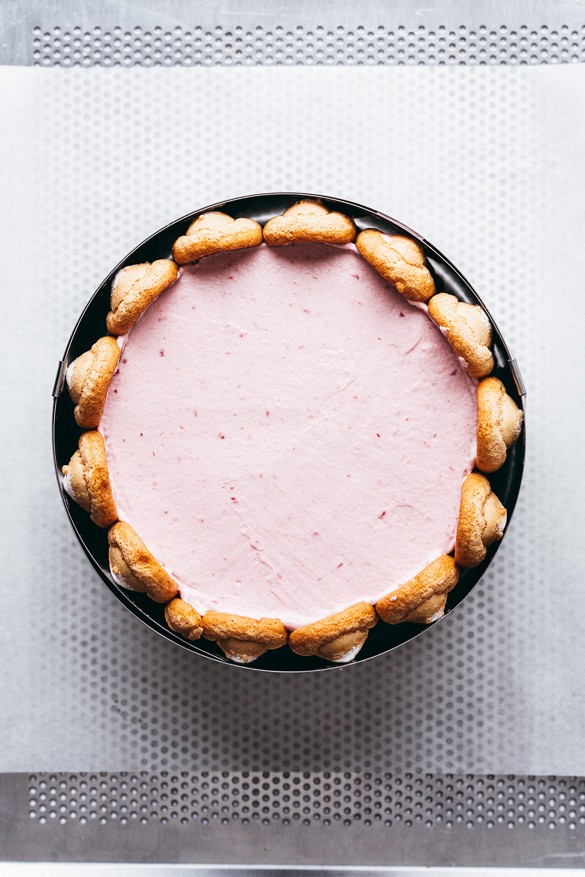 Step by step raspberry charlotte - Lilie Bakery