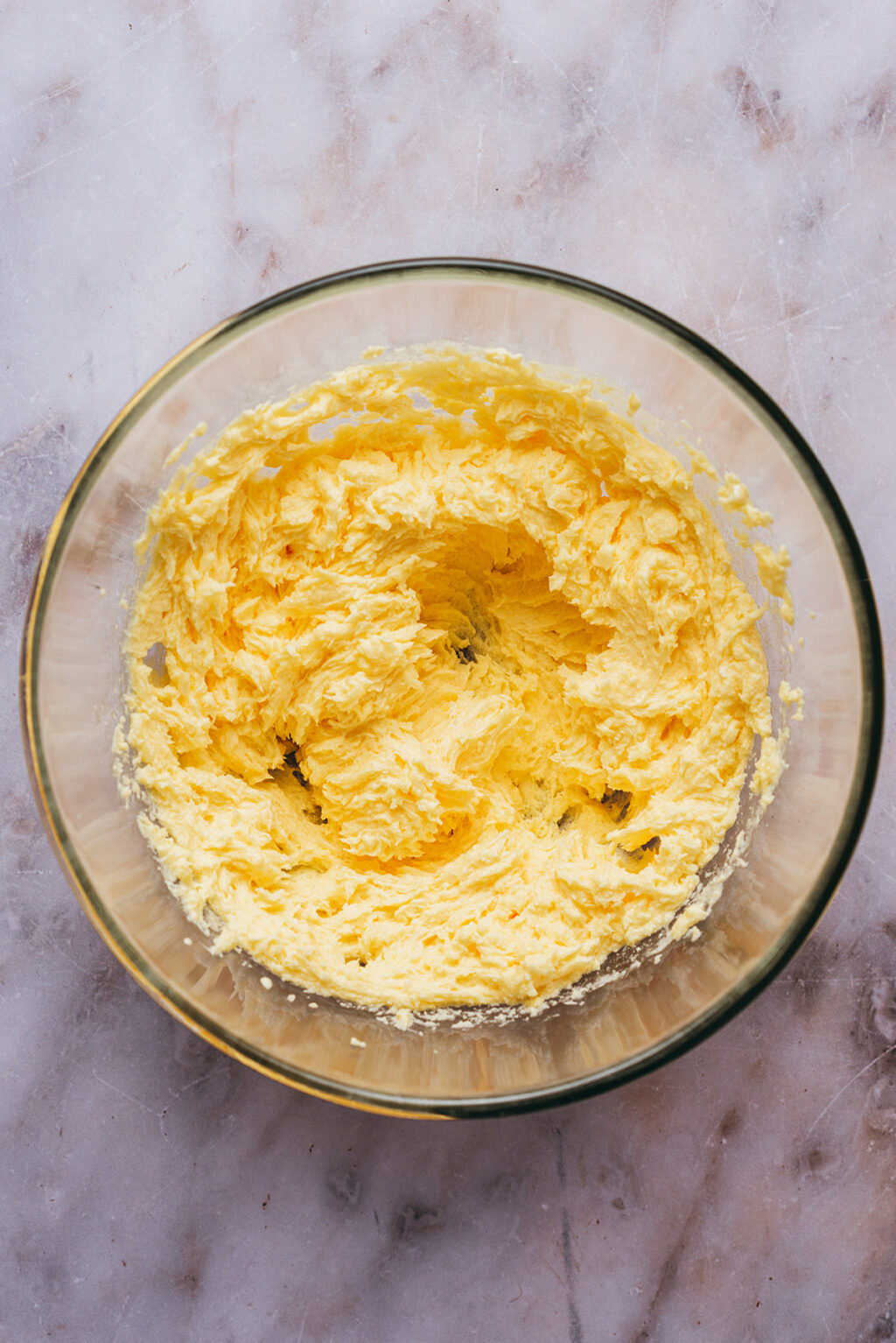 Beurre et jaunes d'oeufs battus - Lilie Bakery