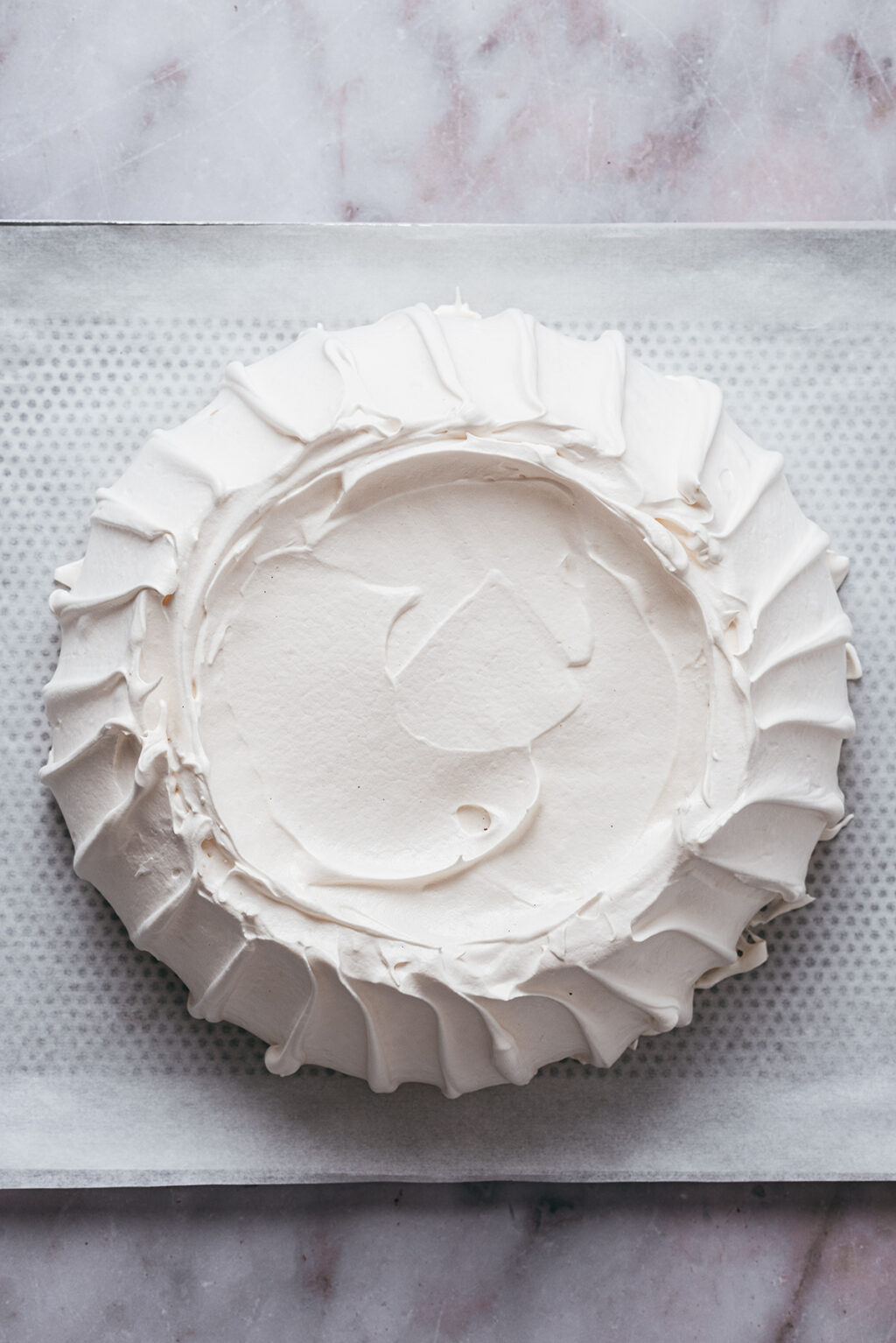 Meringue pavlova après cuisson - Lilie Bakery