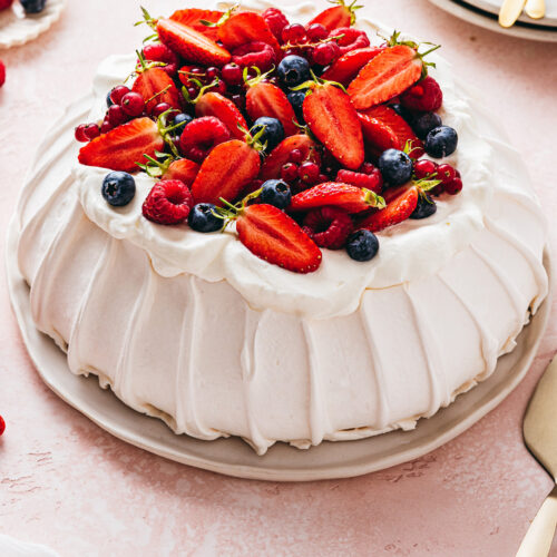 Recette Pavlova fruits rouges - Lilie Bakery