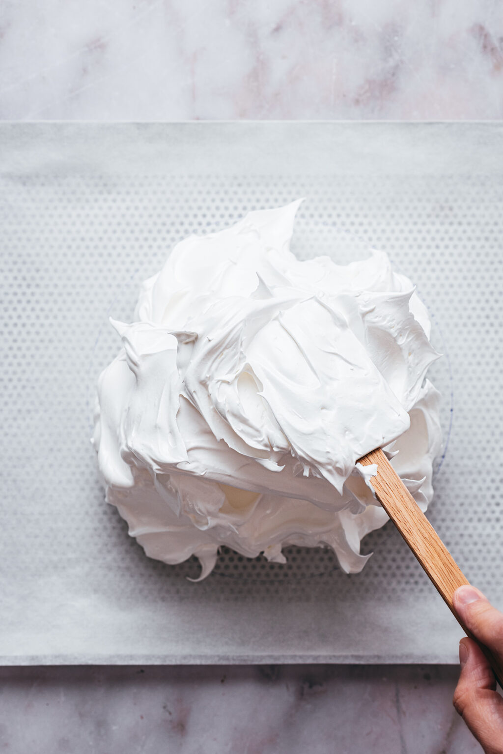 Tas de meringue sur plaque - Lilie Bakery