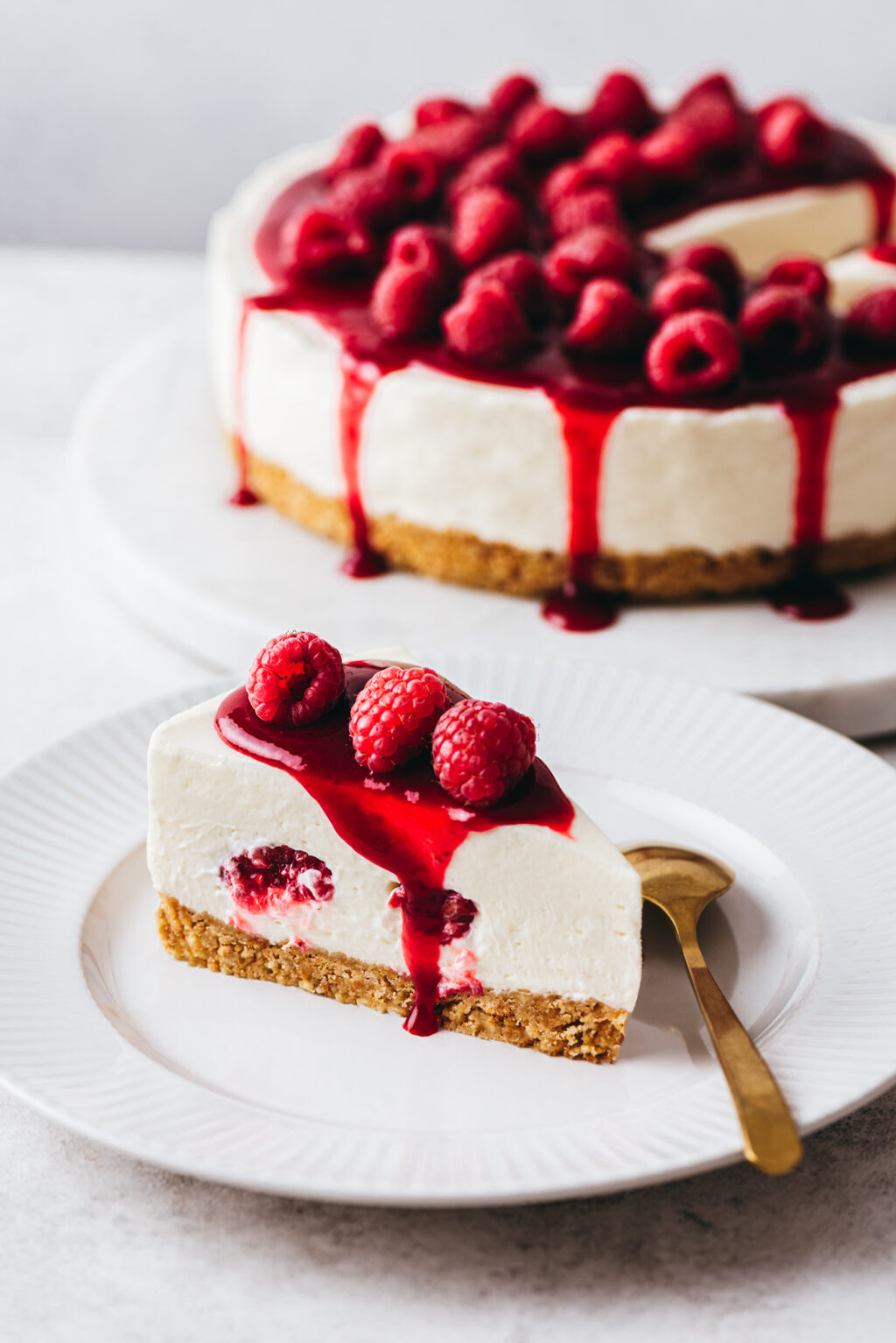 Raspberry coulis slice of cheesecake - Lilie Bakery