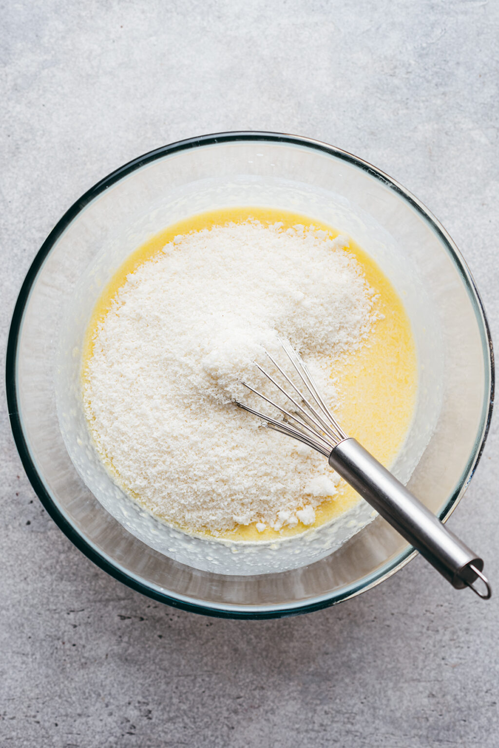 Ajout noix coco râpée gâteau - Lilie Bakery