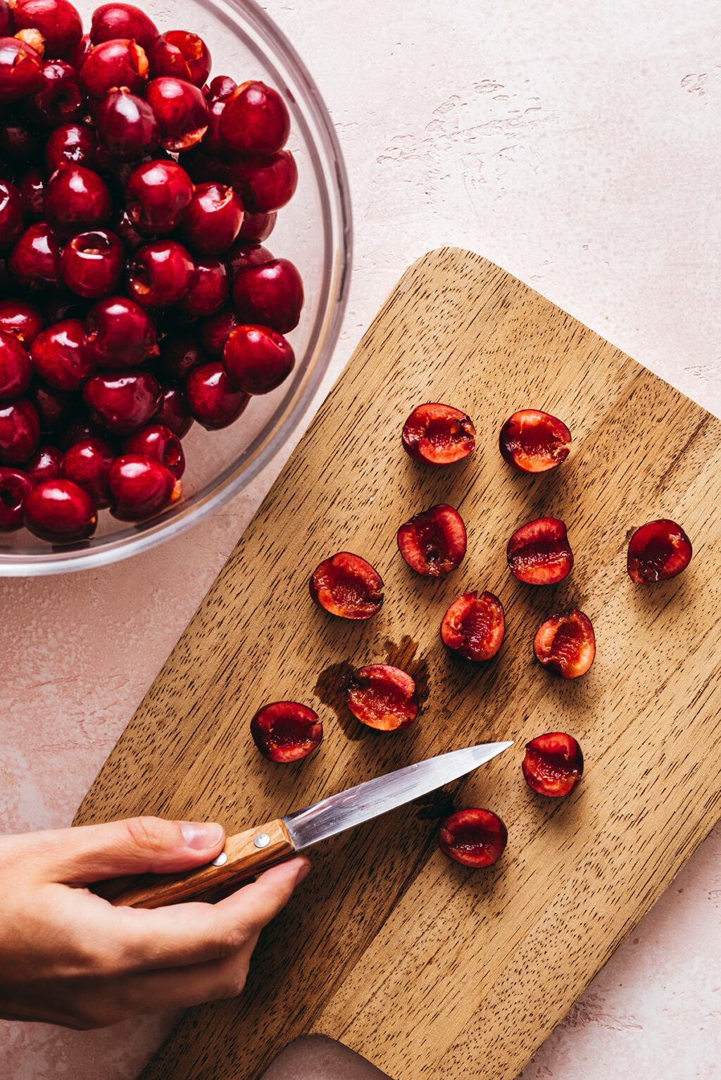 Denoyauter cerises facilement - Lilie Bakery