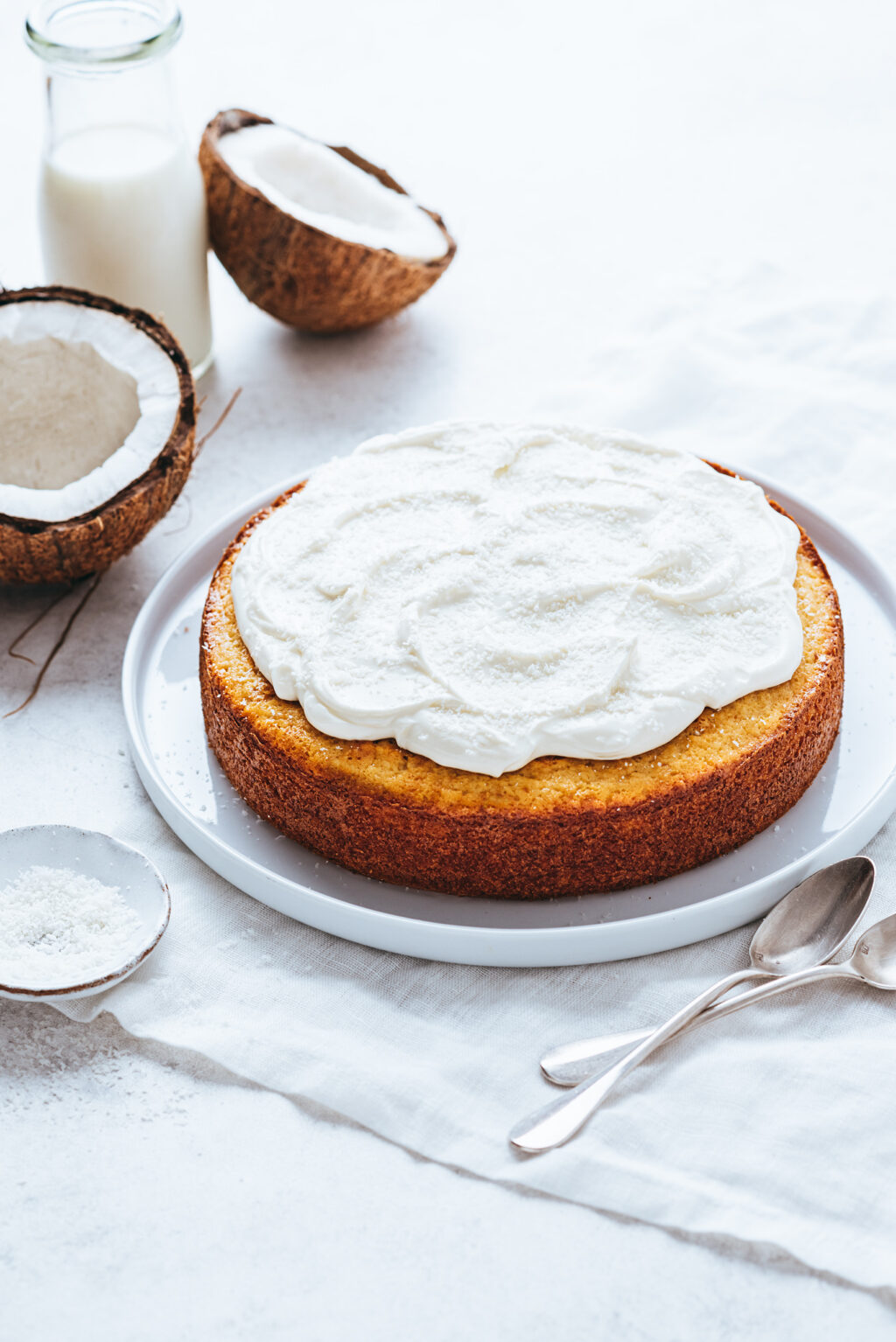 G&acirc;teau noix de coco gla&ccedil;age coco - Lilie Bakery