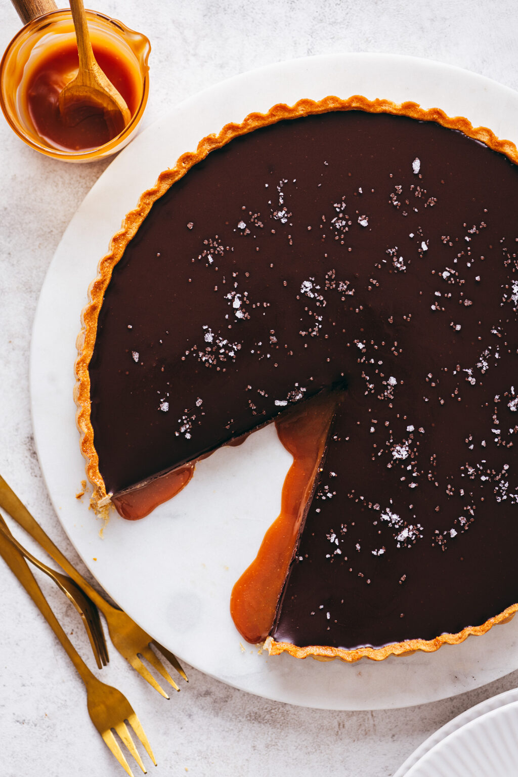 Easy chocolate caramel tart - Lilie Bakery