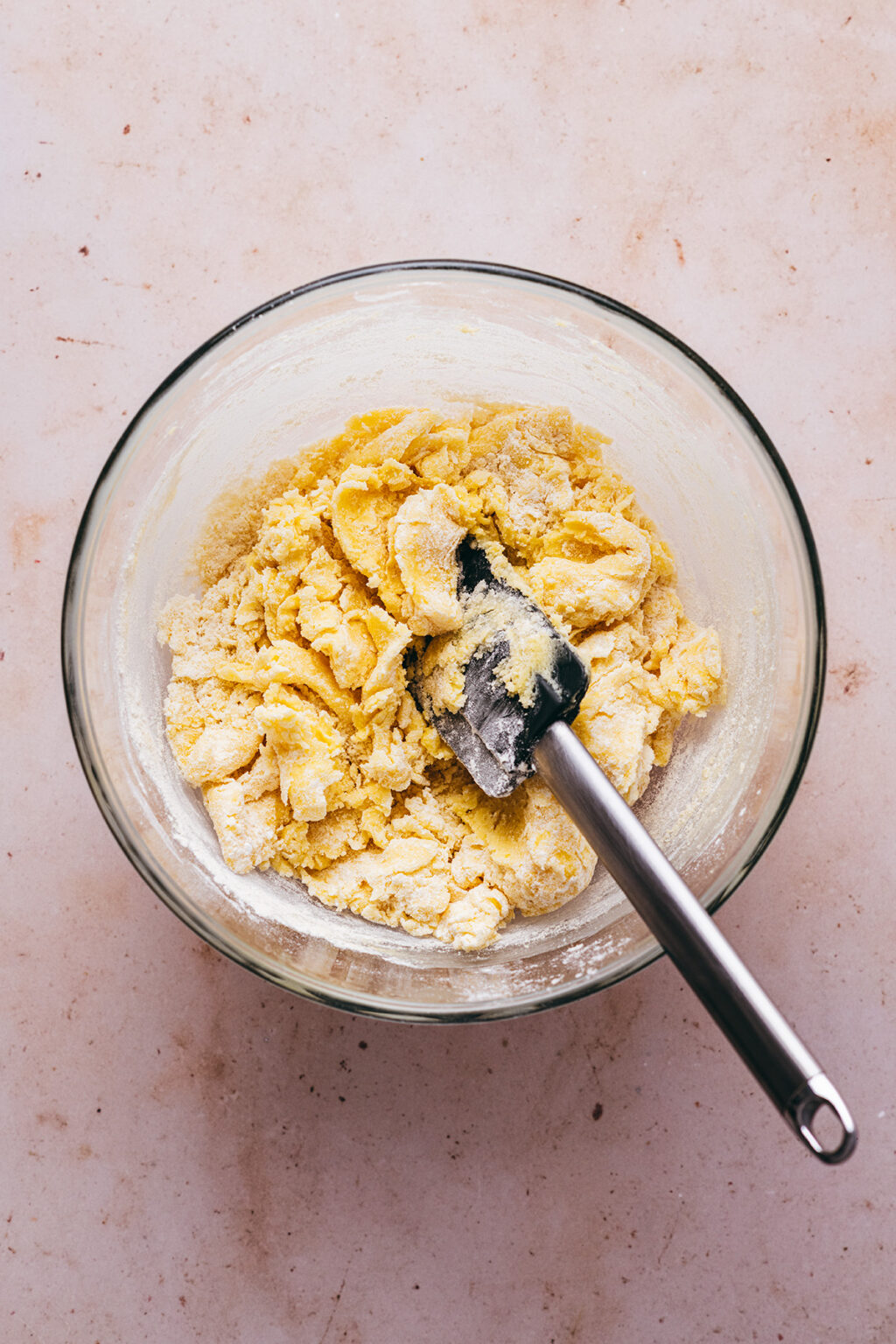 Ajout farine pâte - Lilie Bakery