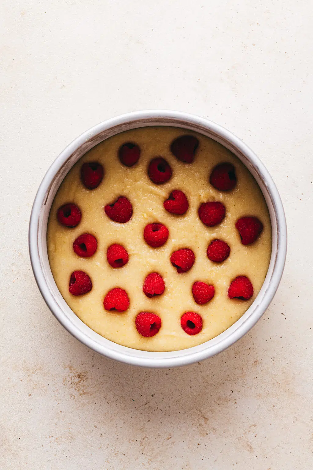 Ajout framboises financier - Lilie Bakery